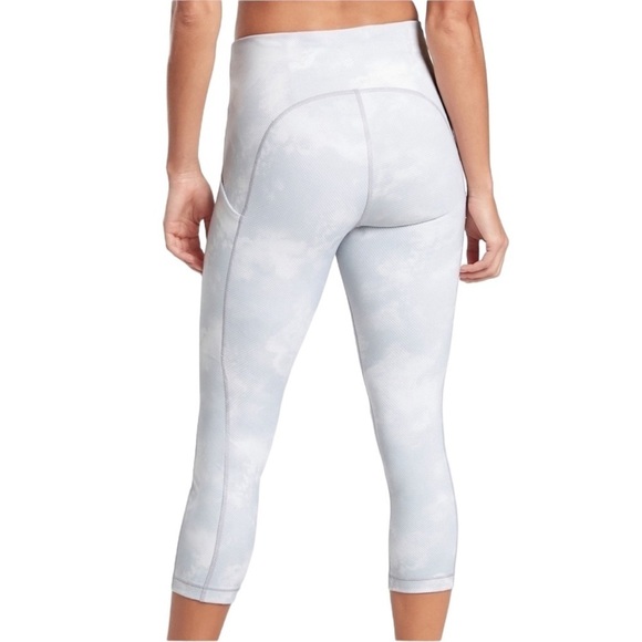 Athleta Ultimate Stash Pocket Printed Capri leggings tights white gray
New - Picture 3 of 4